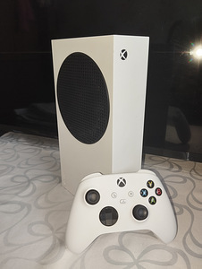 Xbox series s (2 foto / 3)