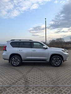 Toyota Land Cruiser 2.8 150 kW • 2022 (3 foto / 10)