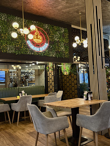 Ettekandja / kelner restoranis Osman Grill (1 foto / 1)