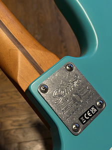 Squier 40th Anniversary Jazz Bass (3 foto / 4)