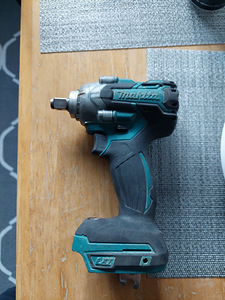Makita отвертка (1 фото из 1)