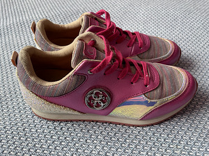 Guess tossud,37 (6 foto / 9)