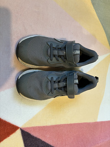 Nike krossovki,33 (4 фото из 6)