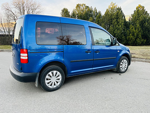Vw Gaddy 2.0 бензин+газ 2014 5 мест (7 фото из 11)