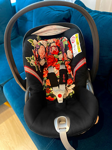 Cybex Cloud Z i-Size Spring Blossom Dark+ Cybex Base Z (1 foto / 6)
