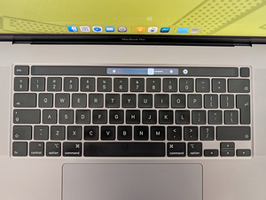 MacBook Pro 16" 2019 / i7 / 32GB RAM / 512GB/ Radeon Pro (4 foto / 9)