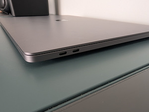 MacBook Pro 16" 2019 / i7 / 32GB RAM / 512GB/ Radeon Pro (5 foto / 9)