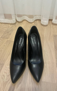 Женские туфли (3 фото из 3)