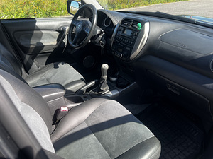Toyota Rav4, 2004, Diesel (4 foto / 5)