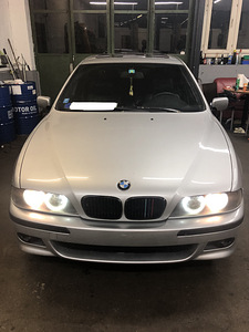 BMW E39 530d в аварийном состоянии (1 фото из 10)
