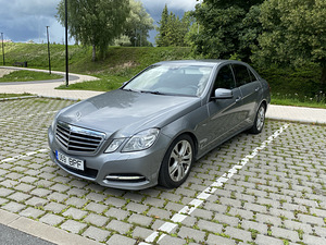 Продается Mercedes-Benz E220 (2 фото из 13)