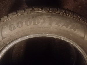 Lamell rehvid R18/60/235 Goodyear Ultragrip suv (6 foto / 6)