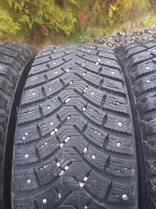 Naastrehvid R15/65/195 Michelin x-ice 2tk ja 2tk kumhod (3 foto / 8)