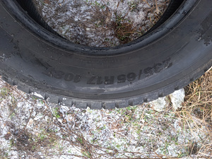 Шины R17/65/235 Kumho Winter ICE (2 фото из 5)