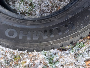 Шины R17/65/235 Kumho Winter ICE (4 фото из 5)
