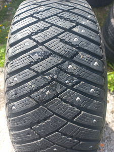 Шины R16/55/195 Goodyear Ultragrip ICE (1 фото из 6)