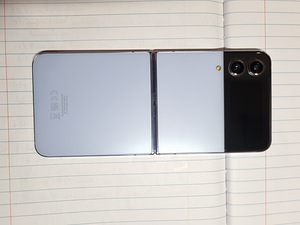 Samsung Galaxy Z Flip 4 - 8 / 256GB