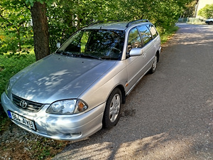 Toyota Avensis (4 foto / 15)