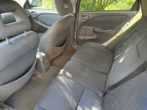 Toyota Avensis (8 foto / 15)