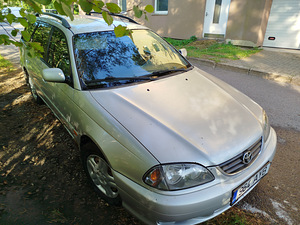 Toyota Avensis (14 foto / 15)