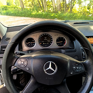 Продажа автомобиля (5 фото из 11)