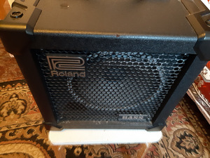 ROLAND CUBE-20XL BASS (3 фото из 5)