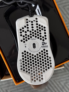 Glorious Model O- wired gaming mouse + mouse pad (5 foto / 9)