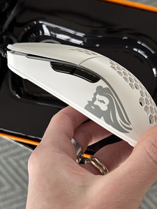 Glorious Model O- wired gaming mouse + mouse pad (6 foto / 9)