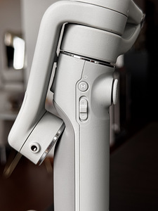 Stabilisaator DJI Osmo Mobile 6 (6 foto / 8)