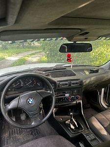 E34 sedaan 2.0 bensiin (7 foto / 7)