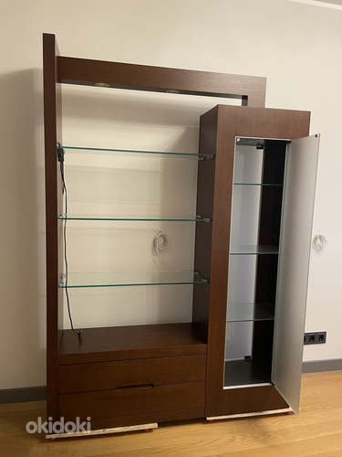 Шкаф со стеклянными полками и выдвижным ящиком (фото #2)