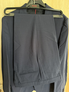Hugo Boss meeste ülikond + mantel + 2 lipsu (4 foto / 8)