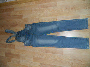 Новый джинсовый комбинезон, размер 134