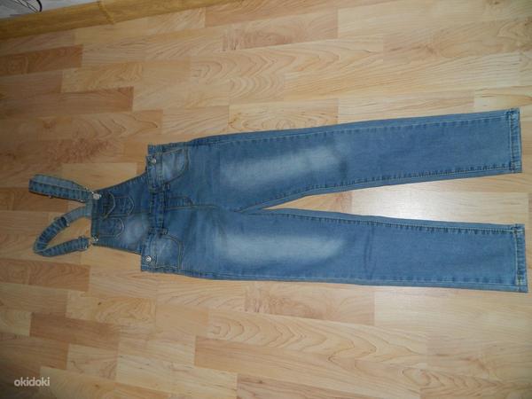 Новый джинсовый комбинезон, размер 134 (фото #1)