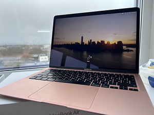 Продается Apple MacBook Air M1 Rose Gold RUS (1 фото из 4)