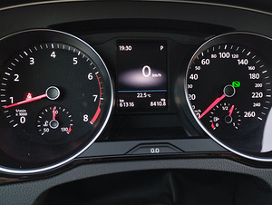 Volkswagen Passat (9 foto / 9)