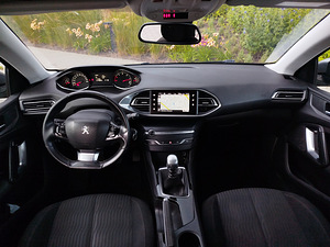 Peugeot 308 (7 foto / 8)