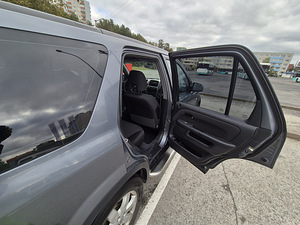 Honda CR-V 2006 a. (8 foto / 9)