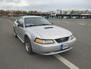 Ford Mustang (1 foto / 15)