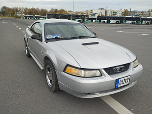 Ford Mustang (7 foto / 15)