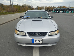 Ford Mustang (12 foto / 15)