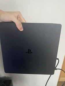 Ps4 (2 foto / 2)
