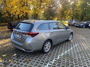 Toyota Auris (5 foto / 9)