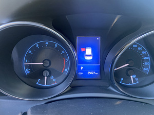 Toyota Auris (8 foto / 9)