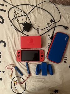 Nintendo Switch V2 Mario Edition (1 фото из 3)