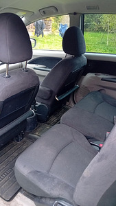 Mitsubishi Grandis (10 foto / 14)