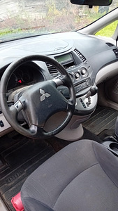 Mitsubishi Grandis (5 foto / 14)