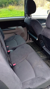 Mitsubishi Grandis (8 foto / 14)