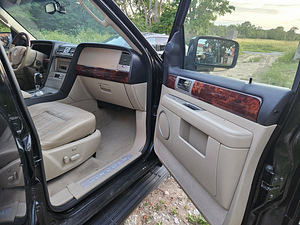 Lincoln Navigator 4x4 2005 (5 foto / 7)