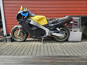 M,Yamaha FZR 1000 (4 foto / 4)